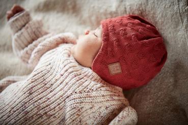 Maximo Baby-Mütze rosewood  mit hübschen Strukturstrick